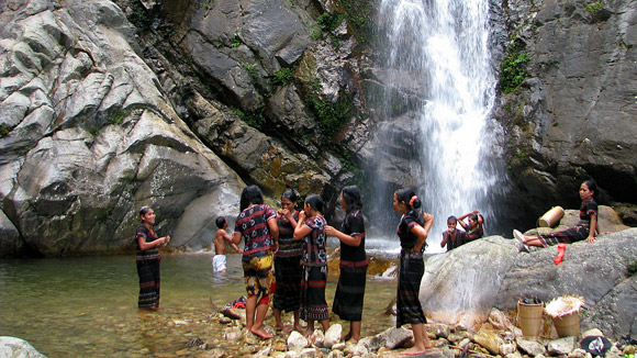 DISCOVERY A LUOI~A-LUOI