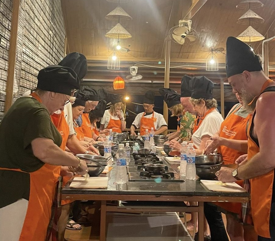 COOKING CLASS EXPERIENCE