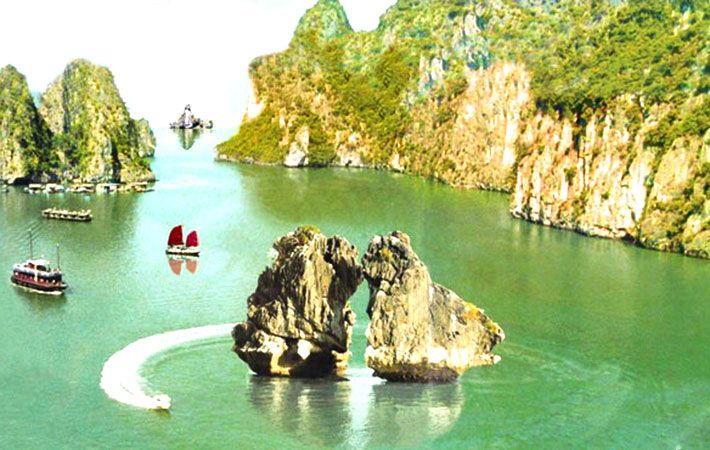 ALOVA PREMIUM CRUISES - HALONG BAY 1 DAY TOUR ~ Halong